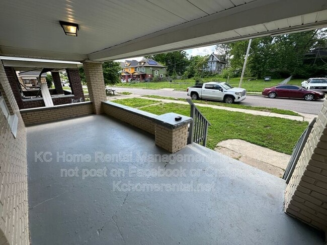 Photo - 3016 E 32 St