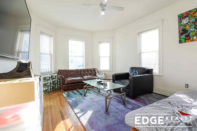 Photo - 37 Union St Unit 2