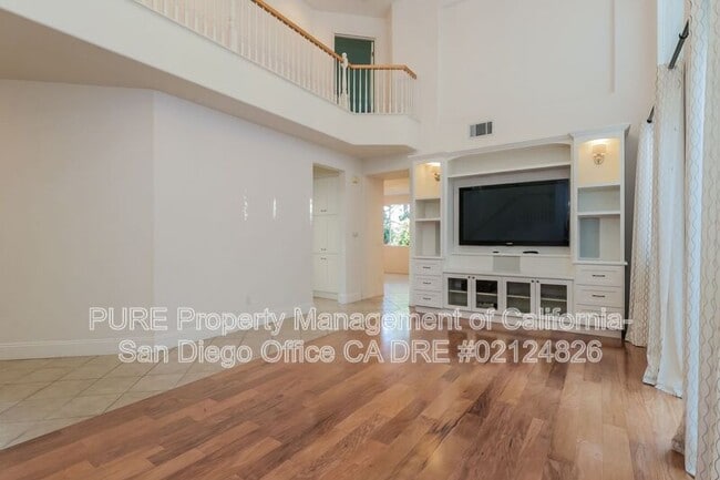 Photo - 5568 Foxtail Loop