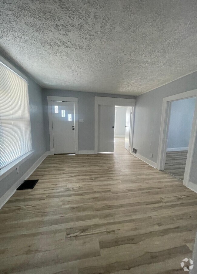 Building Photo - 2105 Bertrand St Rental