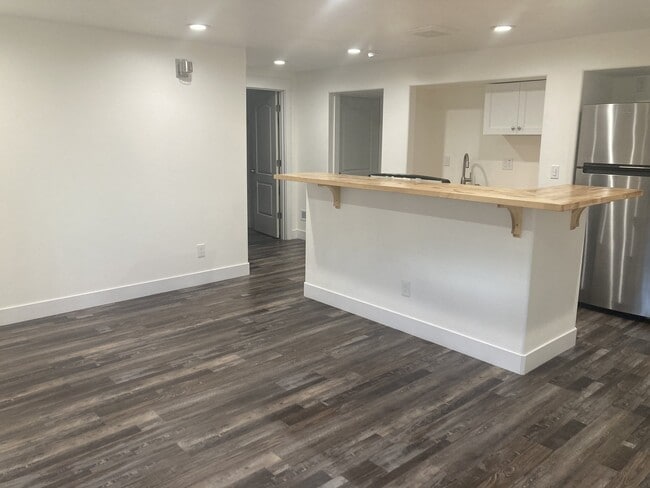 4132 Shirley Ln