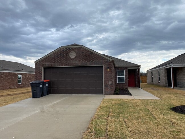 Photo - *Pre-leasing* Three Bedroom | Two Bath Hom...