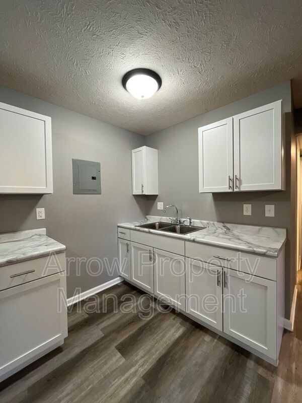 Building Photo - 1730 G St Unit 2