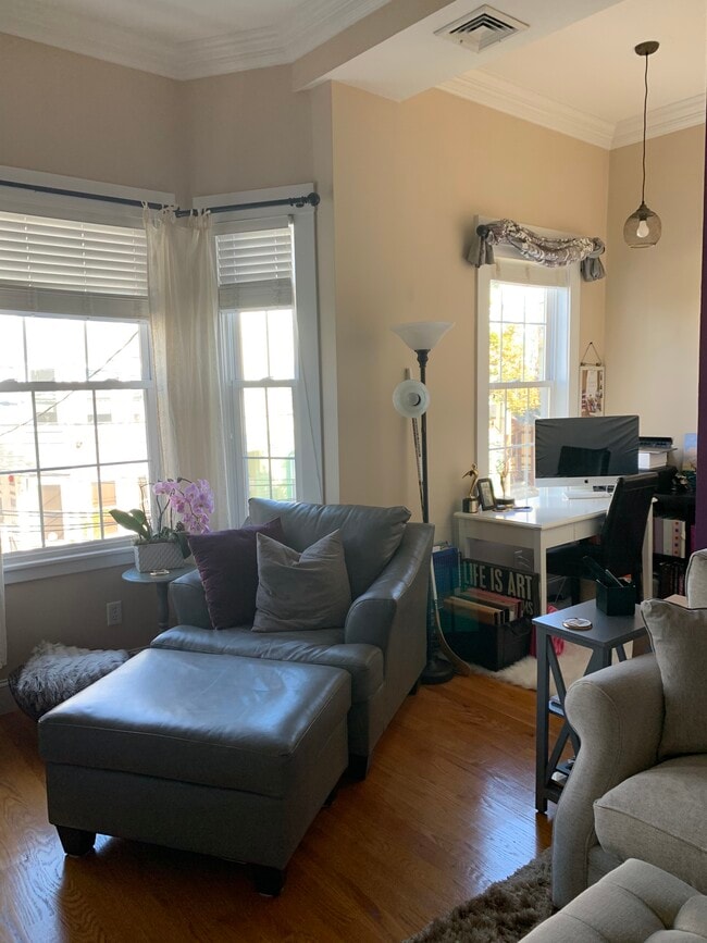 Office nook - 237 W 5th St Unit 2