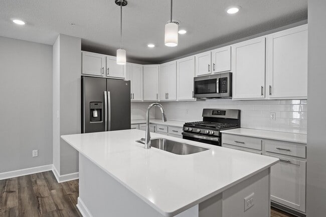 Building Photo - 15008 Ahena Curv