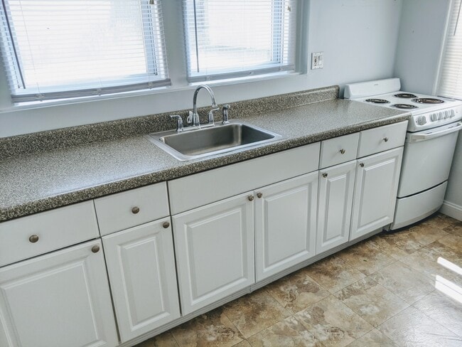 28 E Walnut St Unit Ground