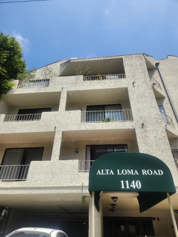 Photo - 1140 Alta Loma Rd Unidad 204 Rental
