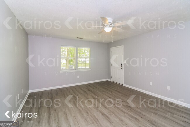 Photo - 300 Beaver Pointe Dr