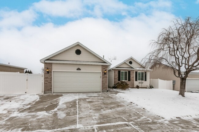 Building Photo - 6002 W Olympiad Ln