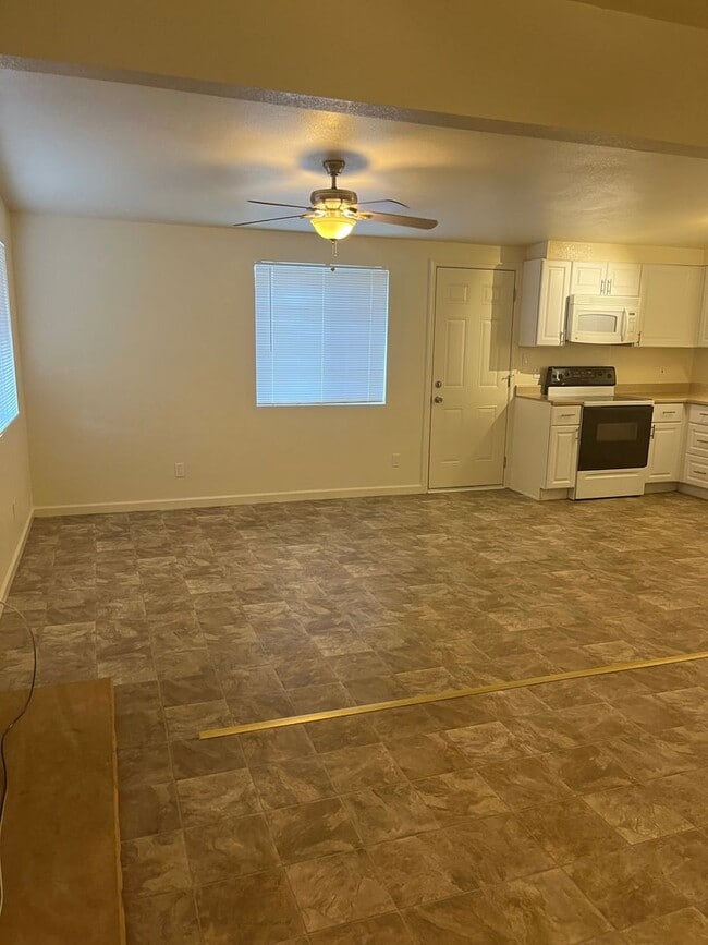 Photo - 400 W Arrowhead Dr
