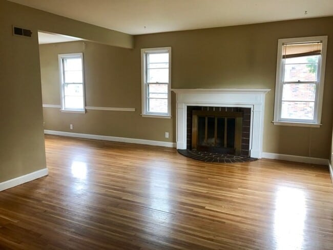 Photo - WOODLAND NEIGHBORHOOD - 3 Bedroom Move-In ... Unit 523
