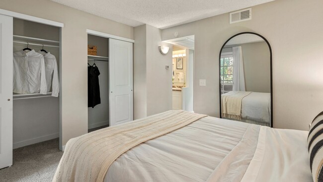 Our spacious closets feature built-in organizers, so you can keep your clothes and accessories neatly stored.