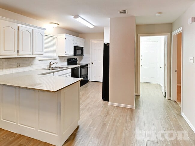 Photo - 836 Greenridge Dr