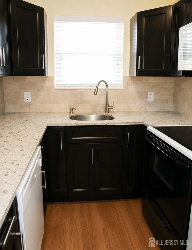 Photo - 289 Main St Unit 4R