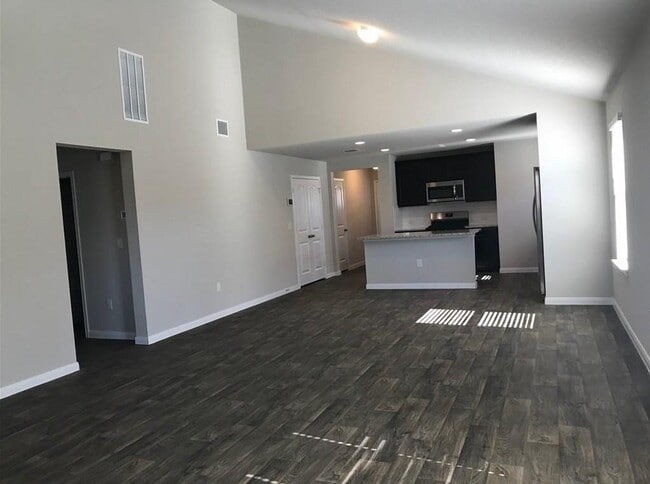 Photo - 108 Cranbrook Ln