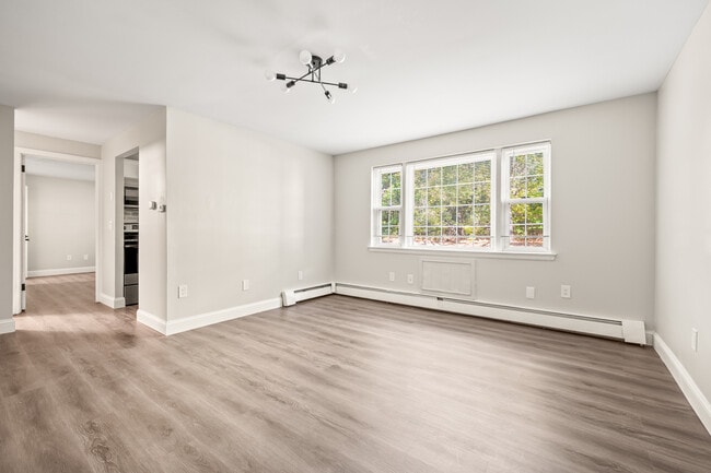 191 High Street living/dining room