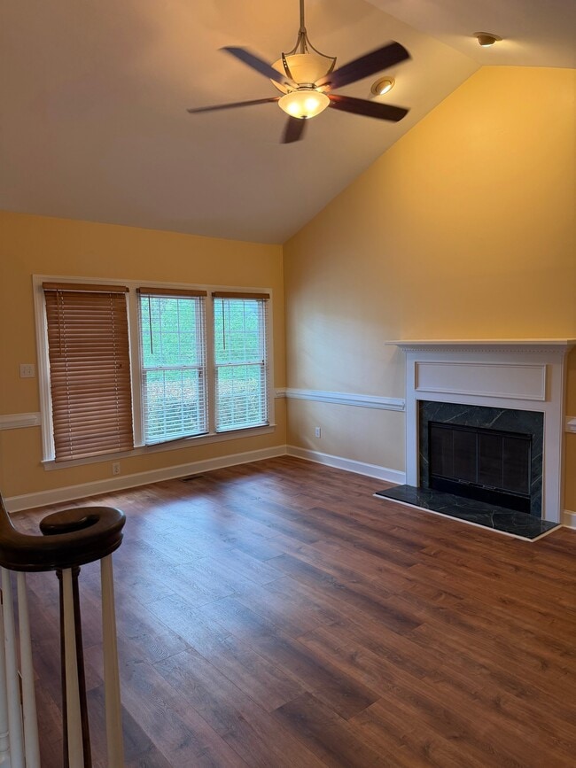 Photo - 504 Thorngate Rd