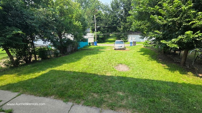 Photo - Great 2BR Duplex with a yard, Minneapolis - Bilingual landlords - open to S8 Unit 2