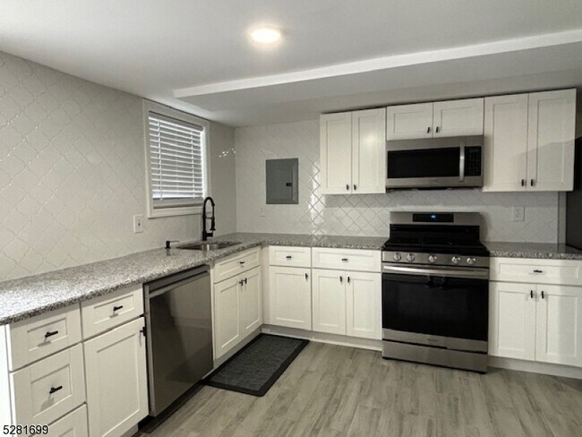 Photo - 150 Delancy St