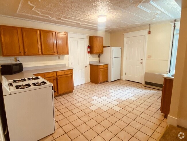 Building Photo - 16 Union St Unit 3 Rental