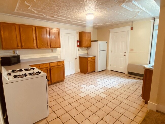 Building Photo - 16 Union St Unit 3 Rental