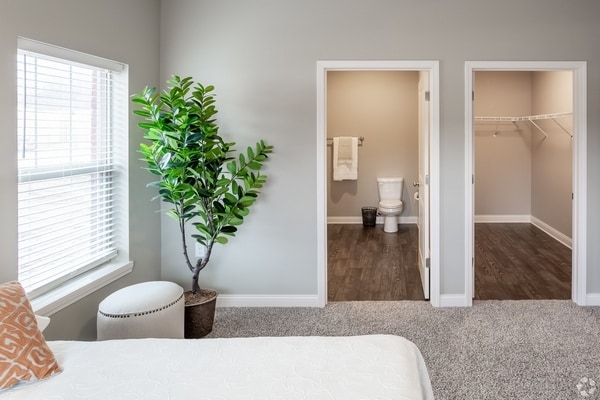 2BR, 2BA - 1,035 SF