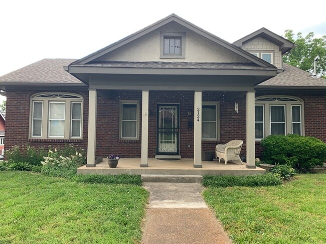 Building Photo - Charming Home in Belmont-Hillsboro Neighborhood, minutes to Vandy and Belmont, Fenced Yard