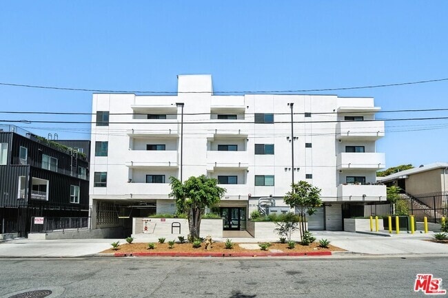 Building Photo - 627 N Dillon St Unit 304 Rental