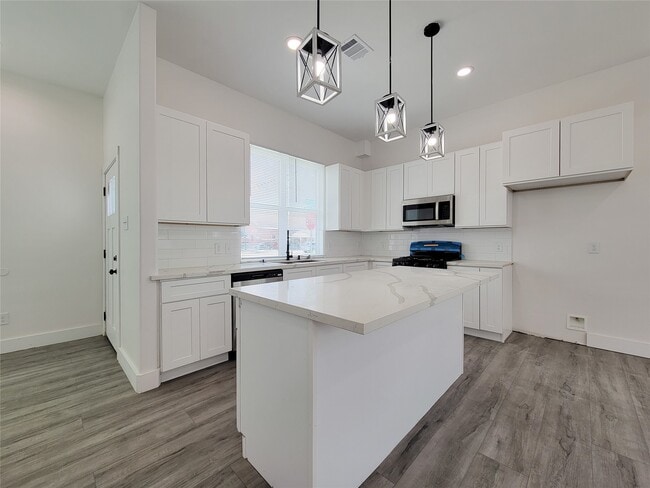 Photo - 1901 Mary St