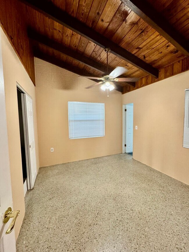 Photo - CROOKED LAKE 2/2 with Awesome PRIVATE BEACH