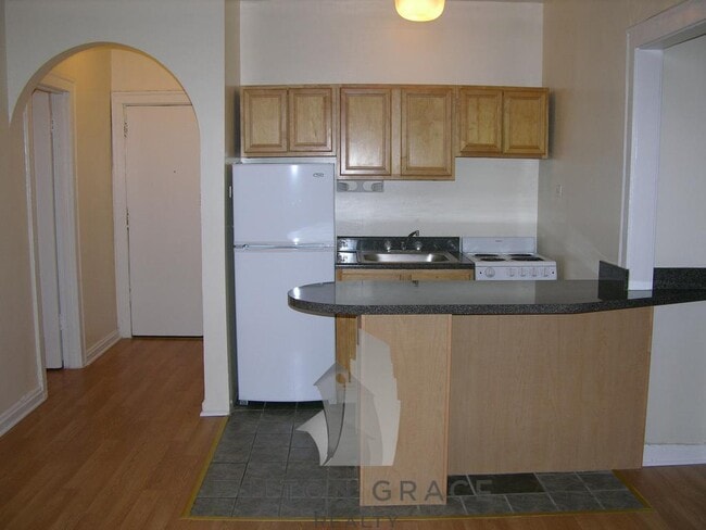 Building Photo - 4521 Malden St Rental