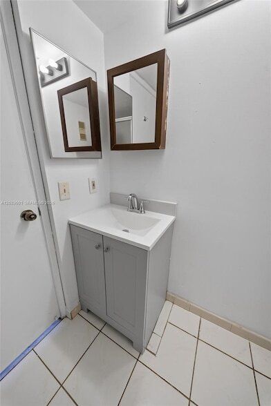 Photo - 8750 N Sherman Cir Unidad 305