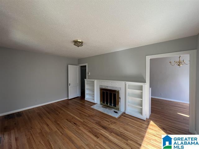 Photo - 713 Center Pl SW