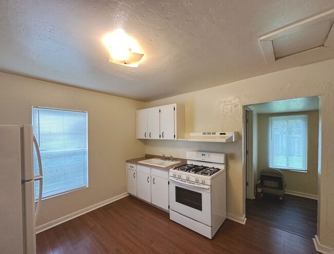 Photo - Cozy 2 Bedroom, 1 Bathroom House