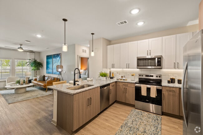 2BR, 2BA - 988SF - Kitchen