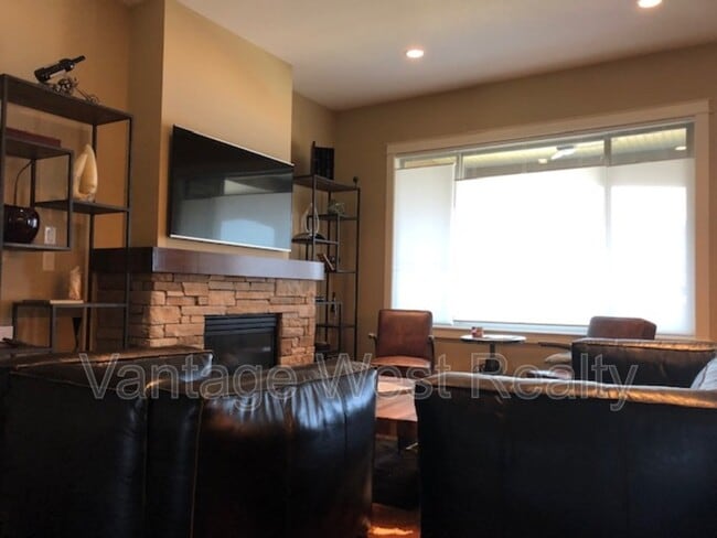 Photo - 1588 Marina Way