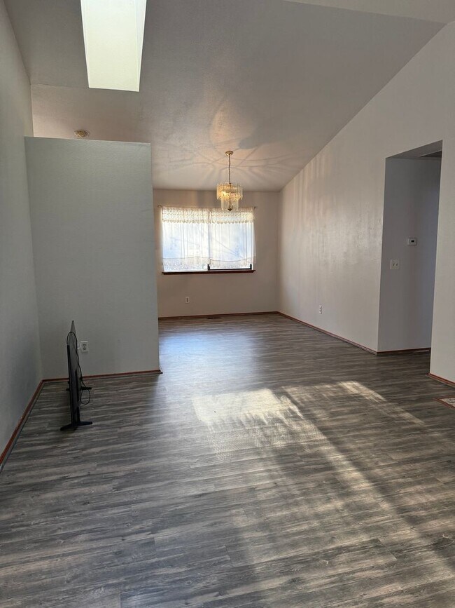 Photo - 2024 SE 8th Dr