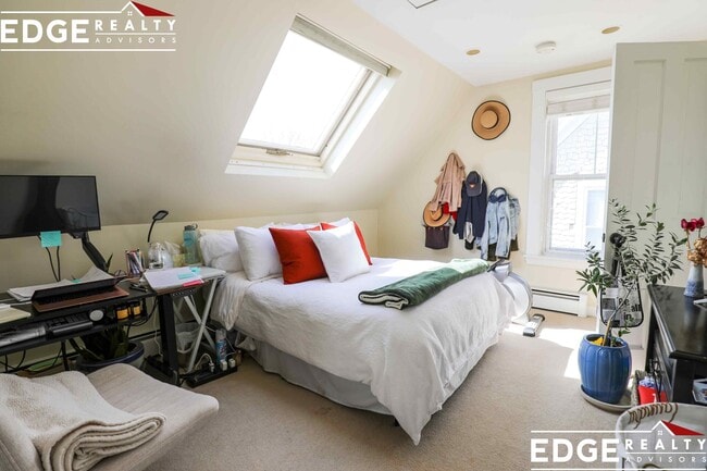 Building Photo - 79 Surrey St