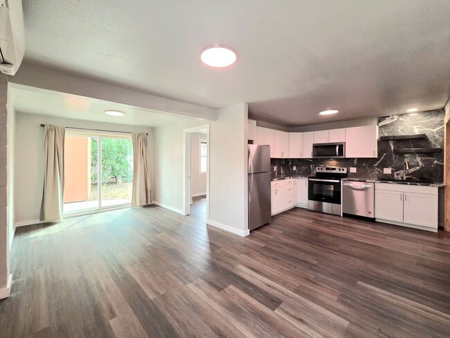 Building Photo - 921 S Walker Ave Unit #2
