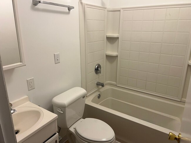 Photo - 929 Greenbrier Rd Unit C