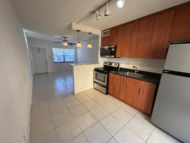 Photo - 4061 N Dixie Hwy Unit 17