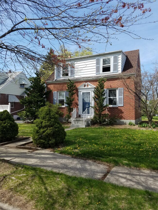 Photo - 1935 E Pennsylvania St House