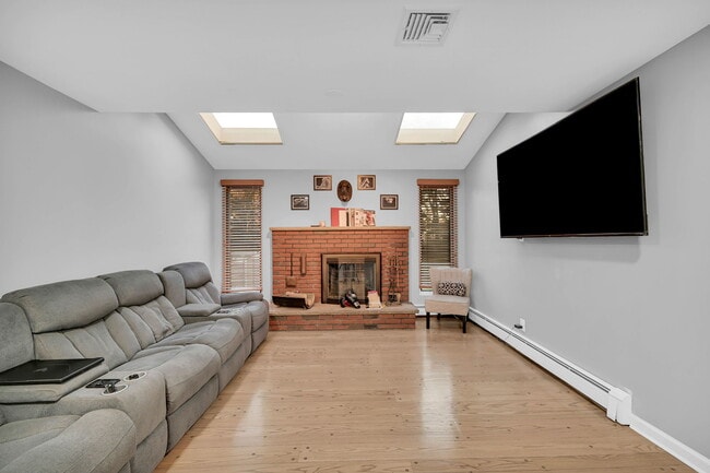 Photo - 15 Sweetwood Ct