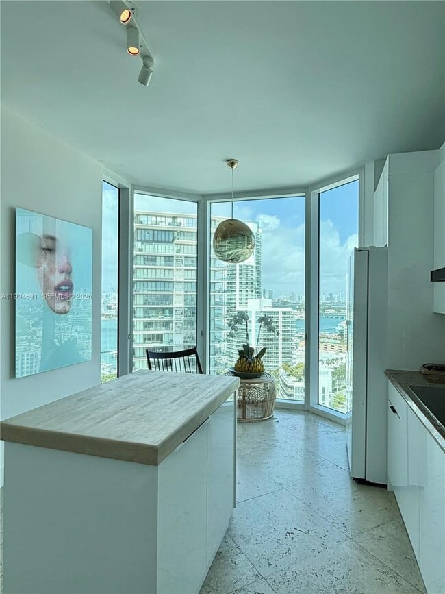 Photo - 300 South Pointe Dr Unidad 2106