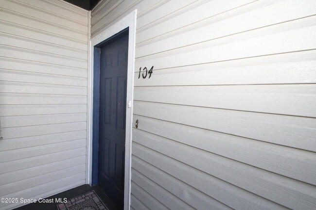 Photo - 441 Mercury Ave SE Unidad 104