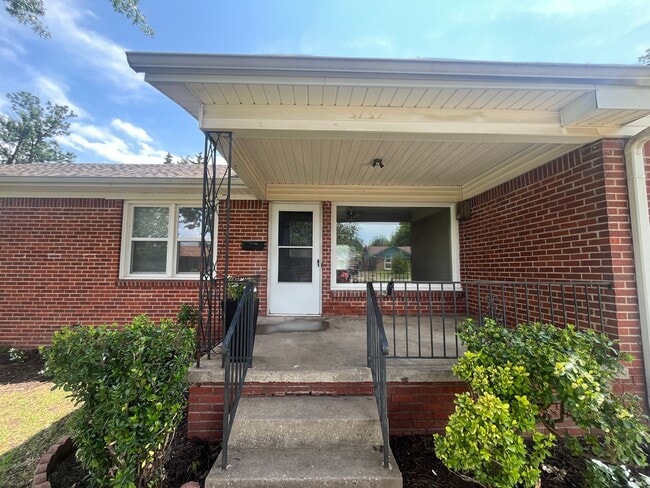 Photo - Midtown bungalow, beautiful hard wood floors, lots of natural light.