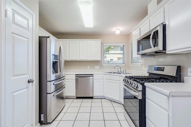 913 Jasmine Trail