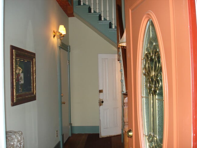 Puerta de entrada principal al 608A - 608 N I St Unidad 608B