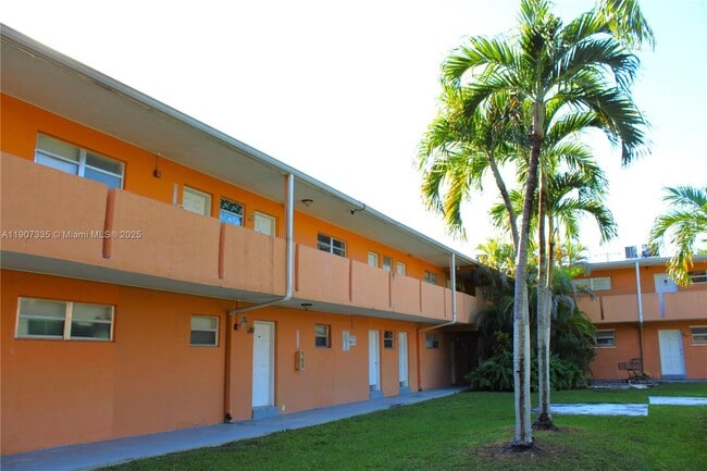 Building Photo - 9760 SW 184th St Unit 12D