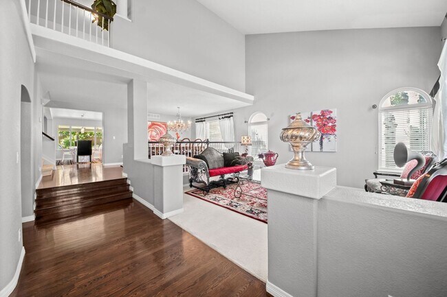 Photo - 2062 Hyacinth Rd